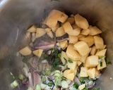 A picture of step 3 of Garlic Soup in Italian style.