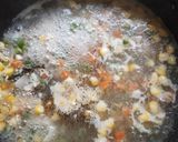 চিলি গার্লিক চিকেন স্যুইটকর্ণ স্যুপ(chilli garlic chicken sweetcorn soup recipe in Bengali) রেসিপির ধাপ 4 ছবি