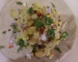 A picture of step 3 of Potato paratha.