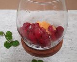 Foto langkah ke 3 dari resep Dragon Mango Lemonade.