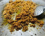 Foto del paso 5 de la receta: Paella de rape, ajos tiernos, espárragos y alcachofas 🥘 🧔‍♂️