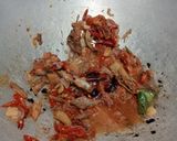 Foto langkah ke 3 dari resep Tumis Daun Singkong Ikan Asin Jambal Roti.