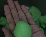 Foto langkah ke 4 dari resep Roti Sobek Pandan Isi Coklat Wijen.