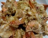 รูปขั้นตอนการทำที่ 4 ของ ผัดกุ้งกระเทียม (แบบมีน้ำ)