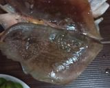 Foto langkah ke 1 dari resep Ikan pari masak belimbing wuluh.
