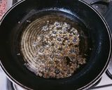 A picture of step 1 of Onion and tomato chattny.
