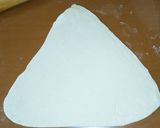A picture of step 5 of Triangle paratha.