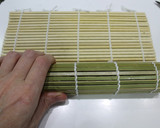 Foto del paso 10 de la receta: Como preparar sushi en casa (paso a paso)