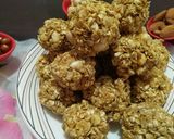 A picture of step 4 of Oats ladoo.
