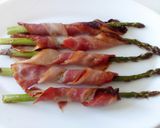 A picture of step 1 of Asparagus Wrapped In Bacon.