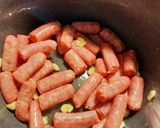 Foto del paso 1 de la receta: Salchichas con repollo frito