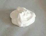 Foto del paso 5 de la receta: Pavlova con crema de naranja y frutos rojos