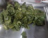 Foto langkah ke 2 dari resep Sayur daun singkong santan.