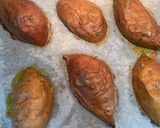 Foto del paso 5 de la receta: Boniato asado con dátiles, nueces, queso de cabra y miel