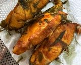 Gambar langkah 2 resipi 👩‍🍳Ikan Tenggiri Goreng Daun Kesum.