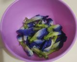 Foto langkah ke 2 dari resep Nasi Gurih Bunga Telang (Butterfly Pea Flower).