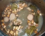 A picture of step 2 of Tom Yum (Thai Hot and Sour Seafood Soup).