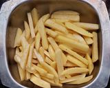 Foto del paso 2 de la receta: Papas fritas crocantes rebozadas con polenta