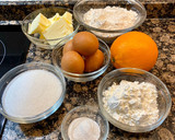 Foto del paso 1 de la receta: Bizcocho de mantequilla y naranja con ganache de chocolate