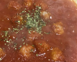 Foto del paso 5 de la receta: Gnocchi con salsa de tomate y salchichas frescas, para peques