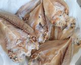 Foto langkah ke 1 dari resep Ikan Asin Terong Goreng: ide makan siang low budget.