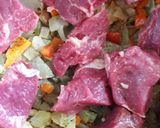 Foto del paso 1 de la receta: Salsa estofado de carne con papas ideal para acompañar pastas😊