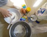 Foto langkah ke 1 dari resep Bolu susu ekonomis tanpa mixer.