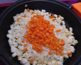 Foto del paso 3 de la receta: Cazuela de sepia con garbanzos