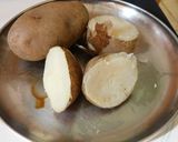 A picture of step 3 of Potato tomato panneer masala.