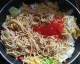 Foto langkah ke 4 dari resep Mie Goreng Rumahan.