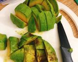 Hình bước làm 2 của món Salad quả bơ