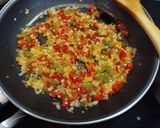 Foto del paso 3 de la receta: Falsas migas de cuscús con verdura su chorizo y brochetas de langostinos con piña