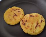 Foto del paso 3 de la receta: Arepas🫓 rellenas 🍖de costilla y huevo🍳🫓