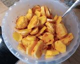 Savanyú káposzta és burgonya ágyon barna sörben pácolt hagymás sült recept fázis 2 fotója