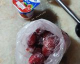 Une image de l'étape 2 de Glace au yaourt et aux fraises surgelées 🍧.