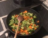 Foto del passaggio 1 della ricetta Broccoli carote e zucchine con crema di taleggio di capra