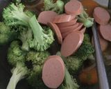 Foto langkah ke 3 dari resep Ca Brokoli Wortel Sosis.