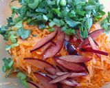 Foto del paso 5 de la receta: Marucha en ciruelas cebolla gratinada, zanahoria ciruela y apio