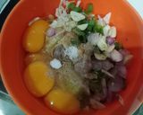 Foto langkah ke 2 dari resep Telur dadar sayur favorit si kecil.