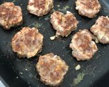 Foto langkah ke 2 dari resep Beef Hamburg Steak w/ Cheese (Steak Daging Giling).