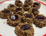 Foto del paso 3 de la receta: Galletas/ojitos de avena y semillas
