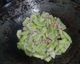 รูปขั้นตอนการทำที่ 2 ของ แตงกวาผัดไข่ NaRakMak