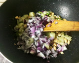 A picture of step 2 of Kanda poha.