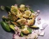 A picture of step 2 of Pointed gourd mix veggies.