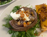 A picture of step 4 of Roasted Onion and Arugula Salad with Walnut Salsa.