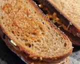 Serpenyőben sült, kolbászkrémes vegán melegszendvics 🌱 recept fázis 5 fotója