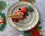 Foto del paso 28 de la receta: Bienvenidos a la Navidad🎄. Helado con macarrones y salsa de frutos rojos