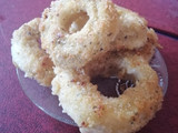 Aros de cebolla rellenos con queso