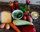 Foto del paso 1 de la receta: Pastel de verduras, gratinado, multicolor!🥔🥕🫑🧄