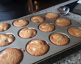 Foto del paso 14 de la receta: Cupcakes de pera relleno de bombón